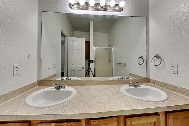 Building Photo - 7008 Eagles Landing