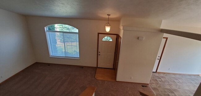 Building Photo - Beautiful 4 Bed-3 Bath House in CDA!