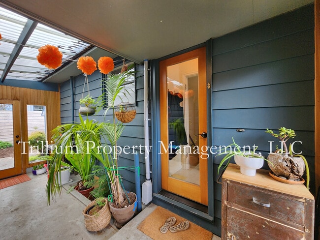 Building Photo - 5935 N Concord Ave