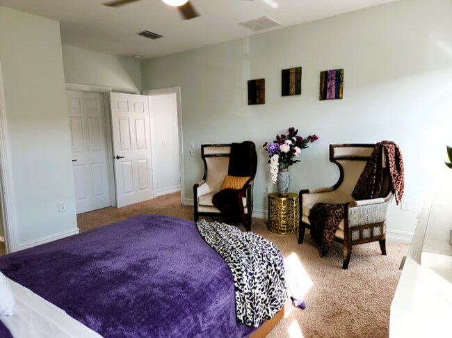 Building Photo - Beautiful FULLY FURNISHED 3 bedroom, 2.5 b...