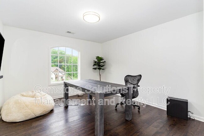 Building Photo - 6343 Wildwood Dr