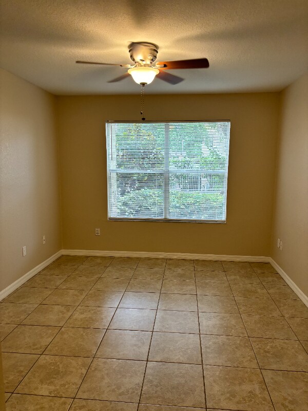 Building Photo - 827 Camargo Way