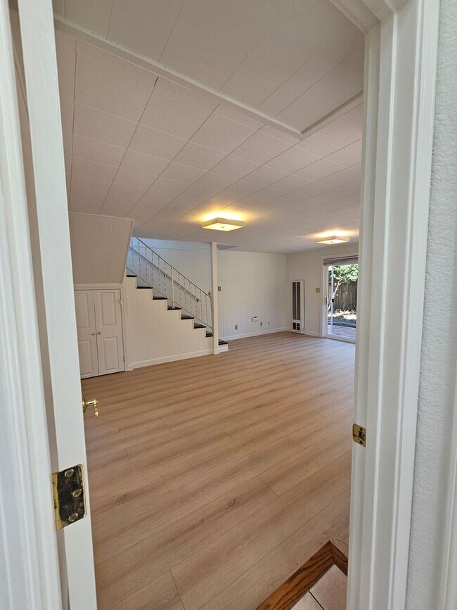 Building Photo - REGAL 4 Bed/3 Bath Home in FREMONT