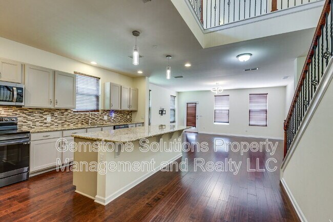 Building Photo - 203 S Dunnwood Ln