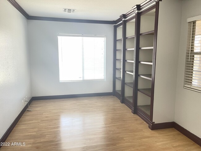 Building Photo - 963 W Morelos St