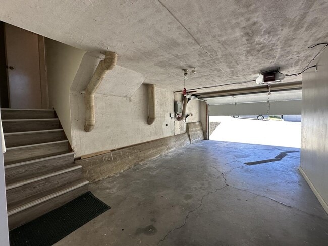 Building Photo - 346 Rolling Hills Ave
