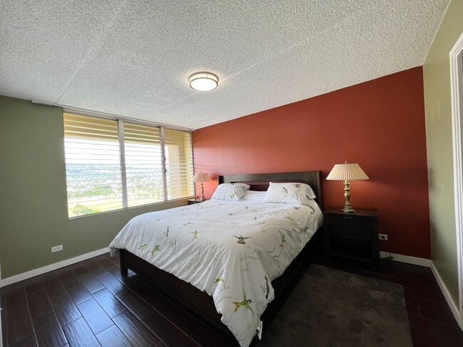 Building Photo - 2BD/2BA/2PKG. Furnished, Waikiki, Views, Breeze