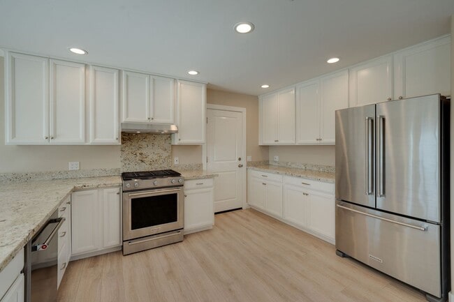 Building Photo - Spacious 3 Bed, 2 Bath Home with Acreage, ...