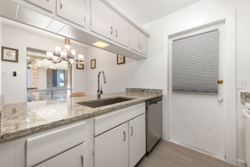 Building Photo - 10111 Golden Meadow Dr