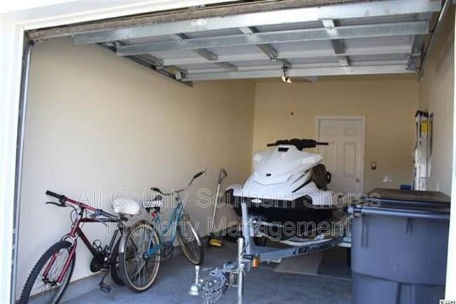 Building Photo - 264 Viareggio Road