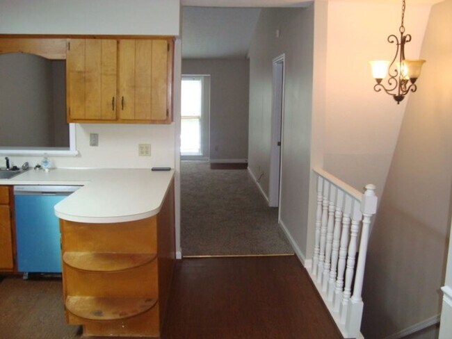 Building Photo - Three bedroom/2bathroom Condo available fo...