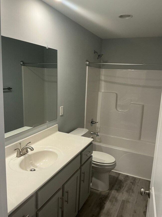 Building Photo - 600 A Colonelette Dr