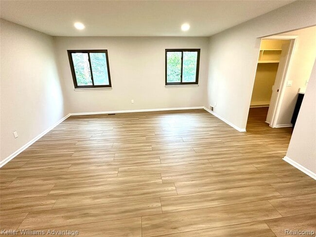 Building Photo - 31404 Hunters Cir Dr