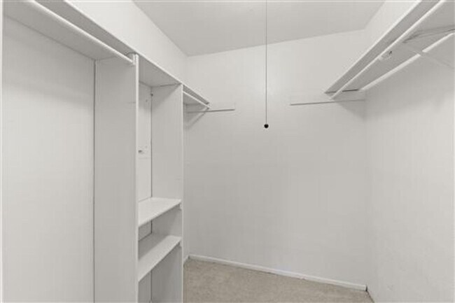 Building Photo - 2205 Foxcroft Ln