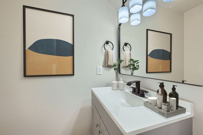 Building Photo - Breathtaking Renovation! Oversized 2 Bed 1.5 Bath Townhome! Ready Now! Don't Miss Out!