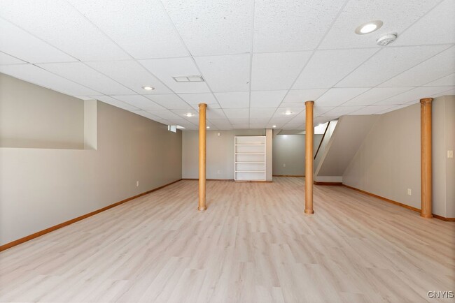 Building Photo - 3293 Greenleafe Dr