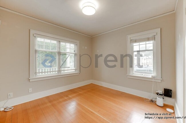 Building Photo - 3332 35th Ave S