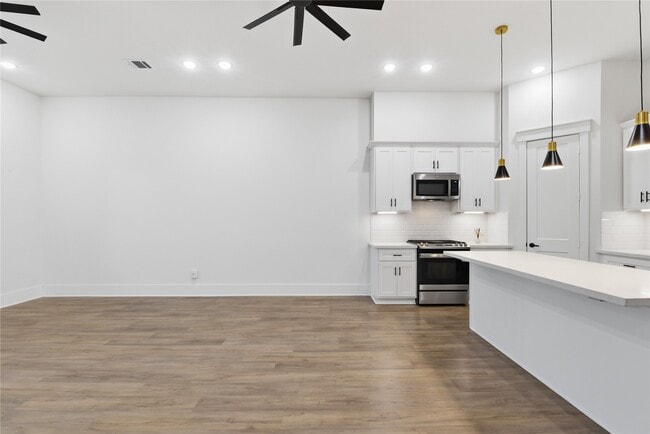 Building Photo - 1243 W 23rd St