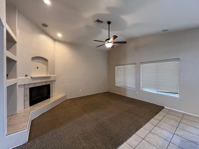 Building Photo - 4 BEDROOM HOME WITH POOL ACCESS!