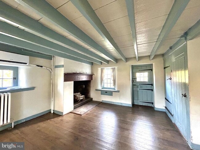 Building Photo - 571 N Newtown Street Rd