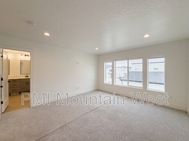 Building Photo - 331 S 680 W