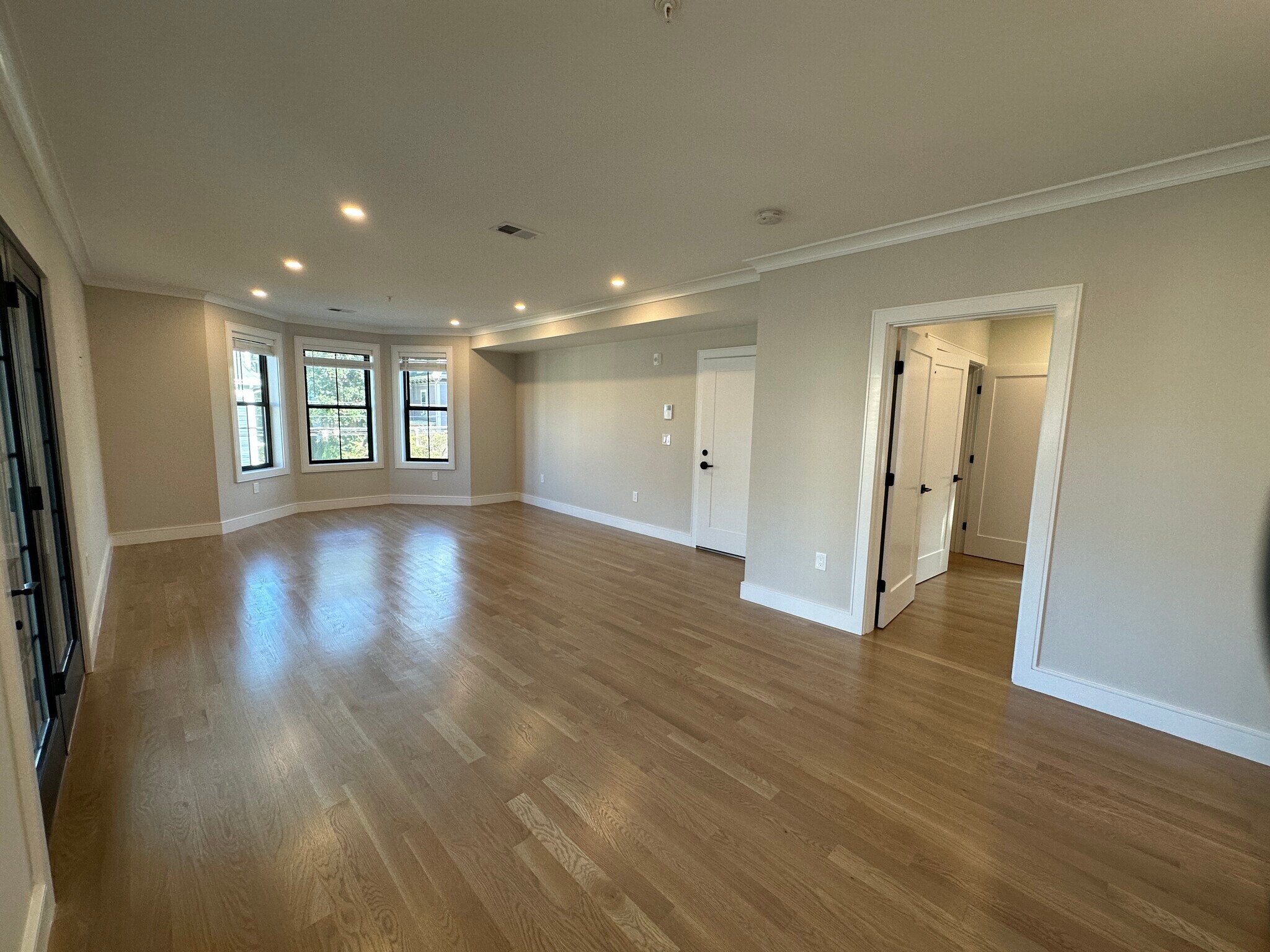 Building Photo - 279 Lamartine St