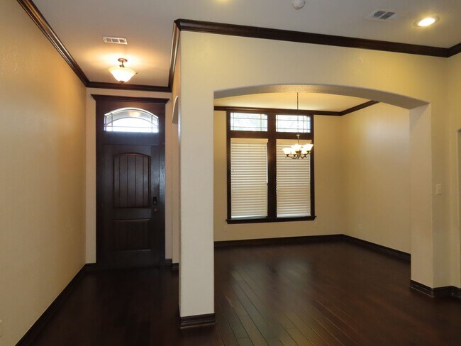 Building Photo - Lindale ISD- Gorgeous 4 Bedroom 2.5 Bathro...