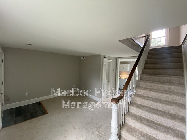 Building Photo - 210 Milford St