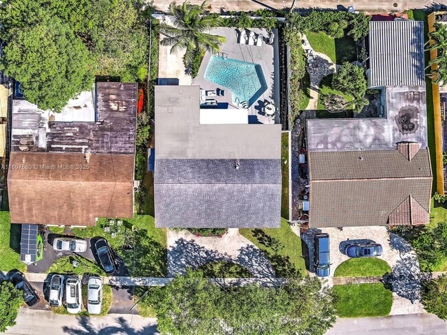 Building Photo - 551 Crescent Dr