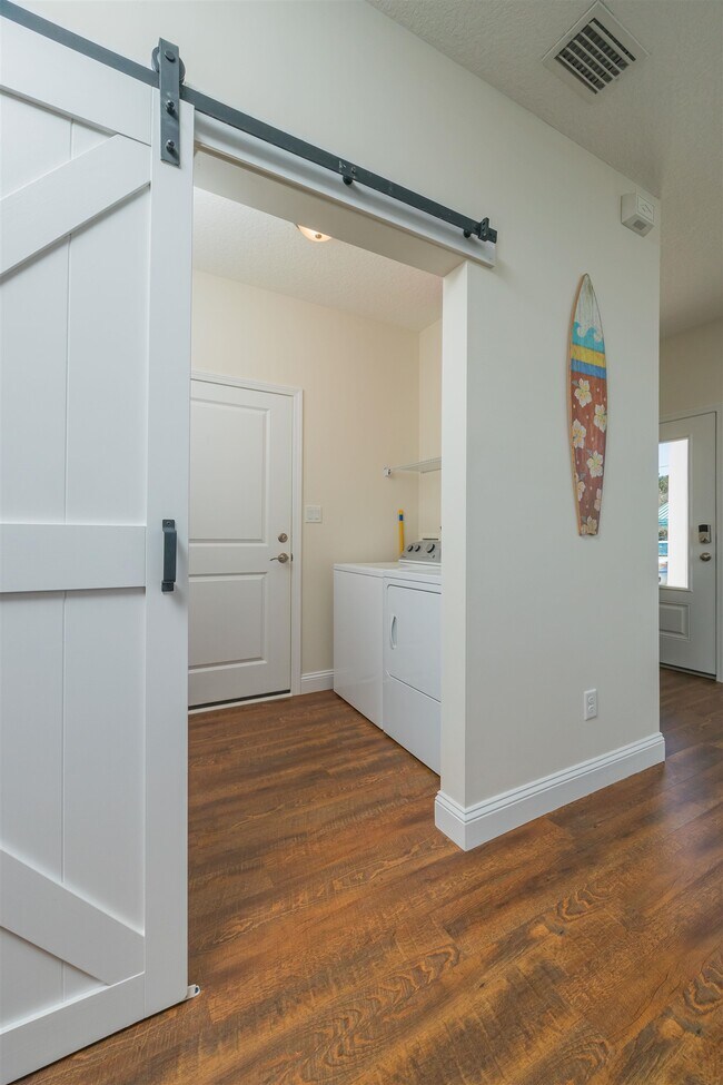 Building Photo - 6832 Middleton Ave