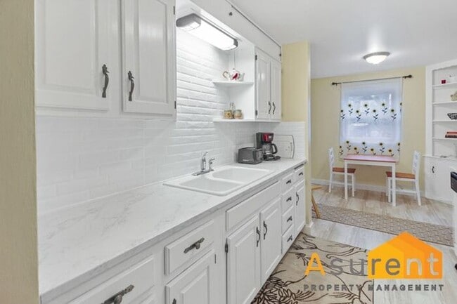 Building Photo - Great Unit Available Now!