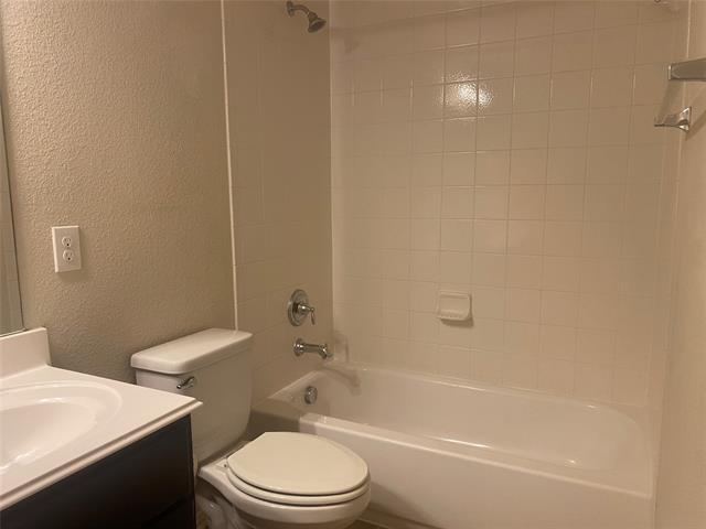 Building Photo - 2712 Lake Ridge Dr