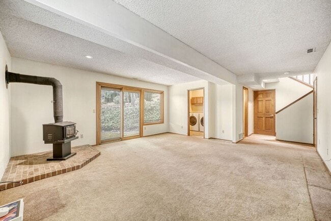 Building Photo - Single Family house on Meridian Valley Country Club.  Gated community