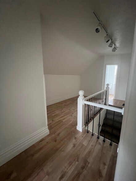Building Photo - 948 E 400 S