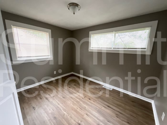 Building Photo - 8608 Crystal Ave