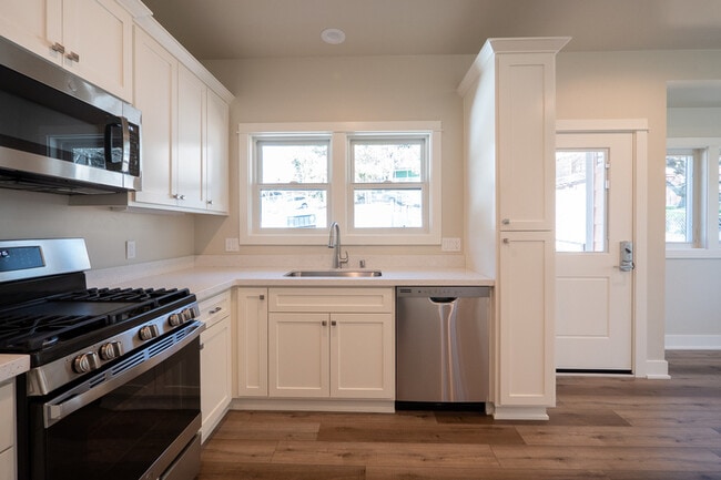 Building Photo - 120 Richardson St