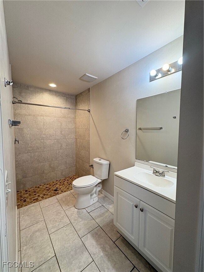 Building Photo - 3803 Chiquita Blvd S