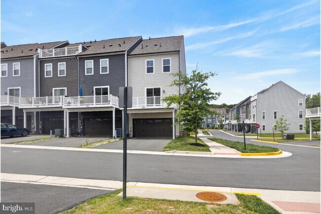 Building Photo - 1601 Grove Chestnut Rd