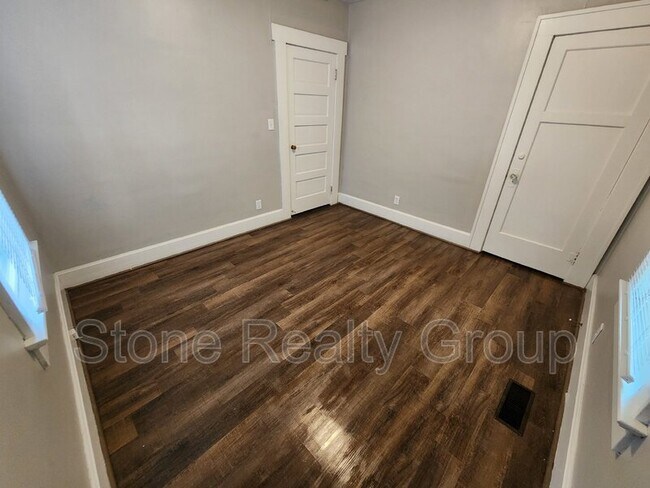 Building Photo - 821 S 10th St