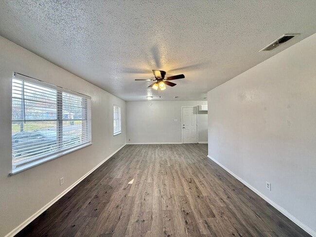 Building Photo - Tour Today! 3 Bed 1 Bath home in Tyler!