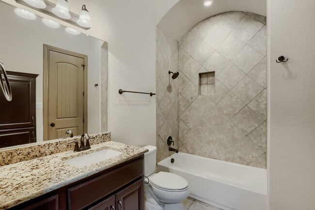 Building Photo - 5923 Dewdrop Ln