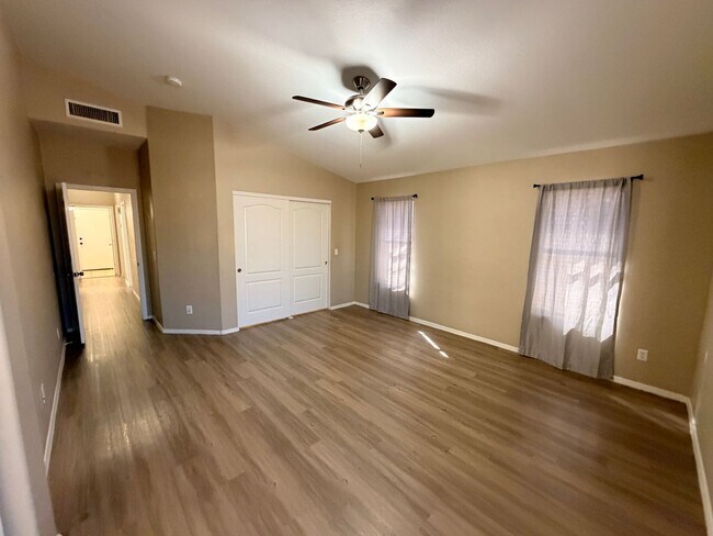 Building Photo - Beautiful 3 Bed / 2 Bath Surprise Home with *NO Carpet*