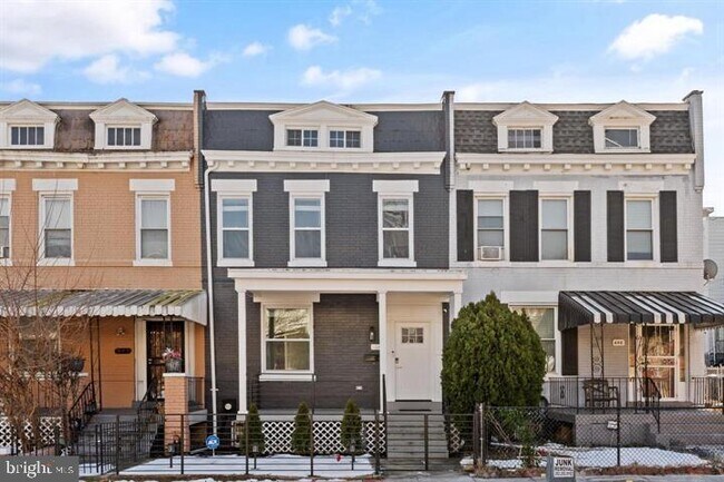 Building Photo - 444 Kenyon St NW