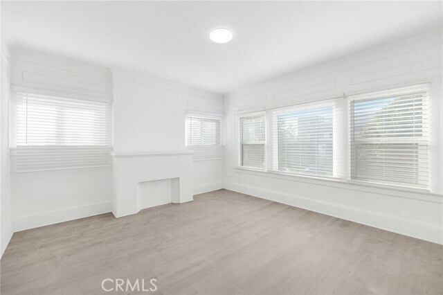 Building Photo - 550 N Kenmore Ave