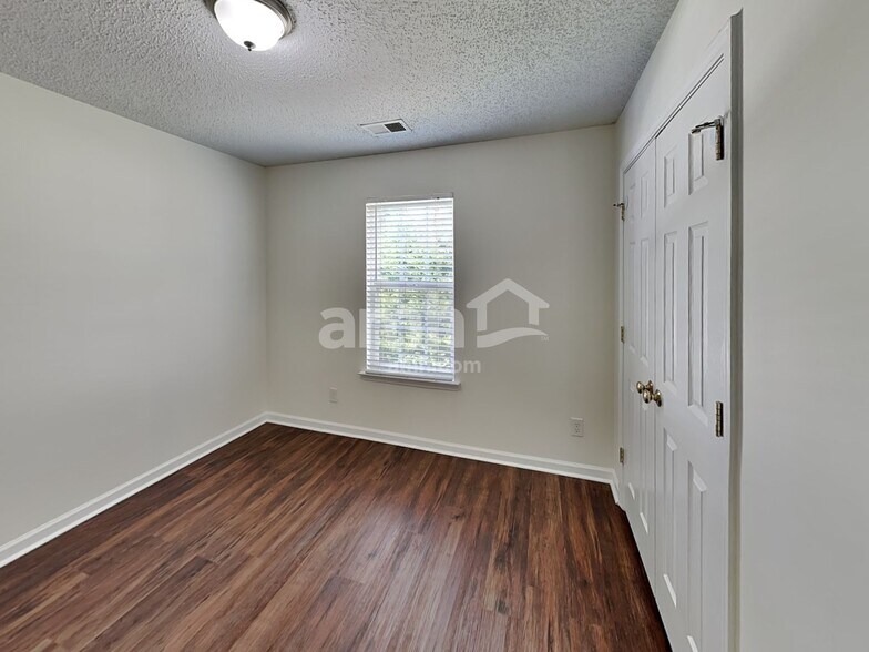 Building Photo - 125 Everett Park Dr