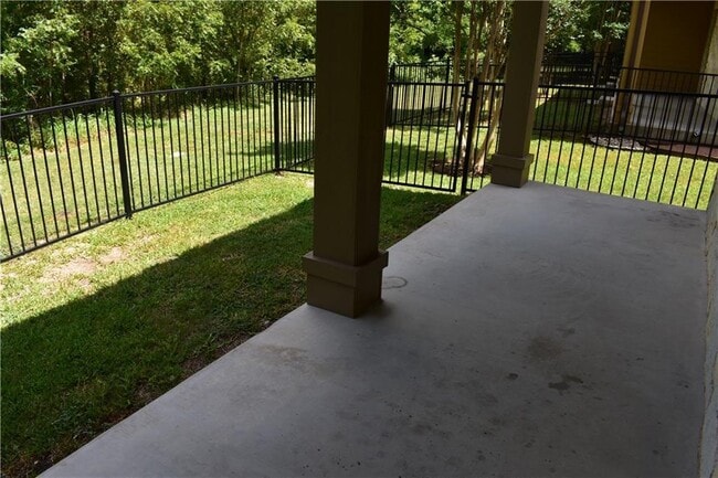 Building Photo - 1310 W Parmer Ln