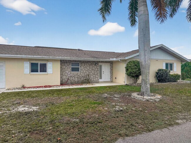 Building Photo - Discover the perfect Naples Park rental just minutes from the beach.