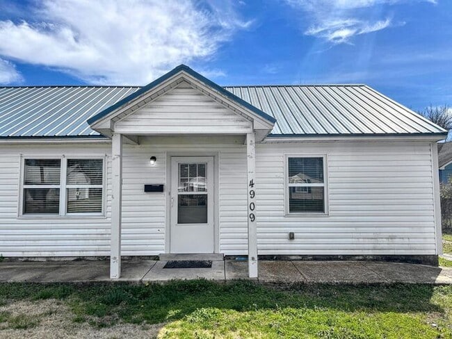 Building Photo - 4909 Buford Ave