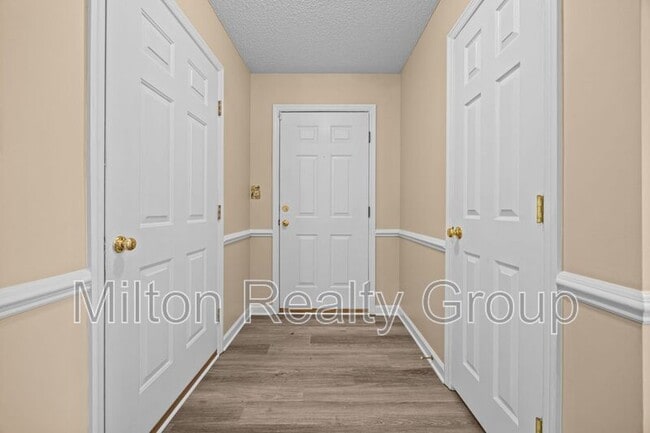 Building Photo - 101 Fairwoods Ct