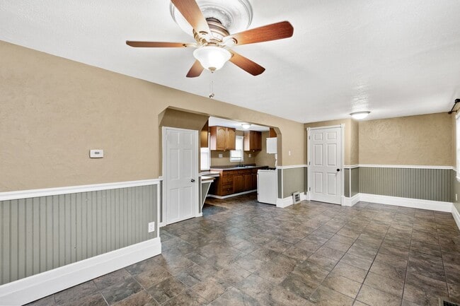 Building Photo - Stunning 2 bedroom home in North Versaille...